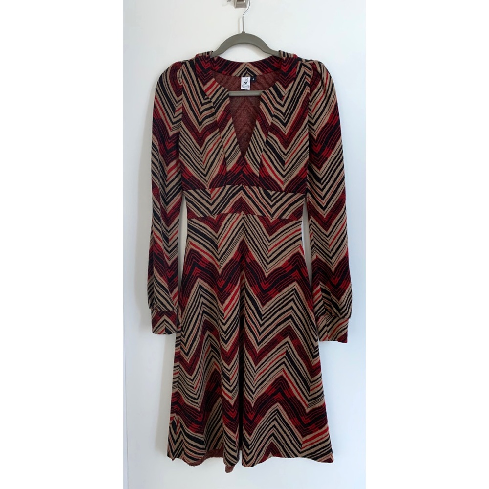 DVF wool knee length long sleeve dress size 4